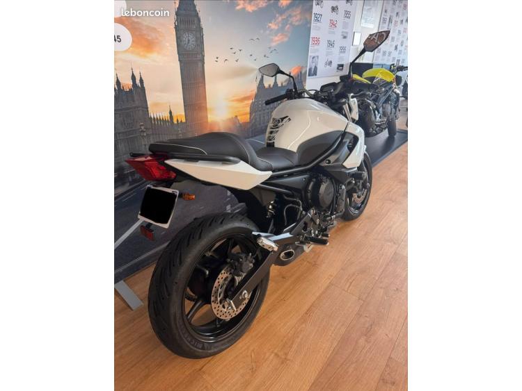 YAMAHA XJ6 (47.5CV)