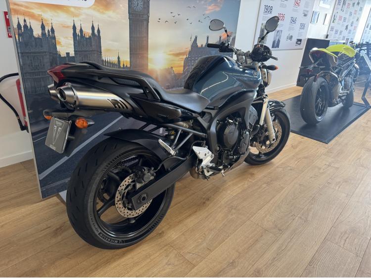 YAMAHA FZ6 (98CV)