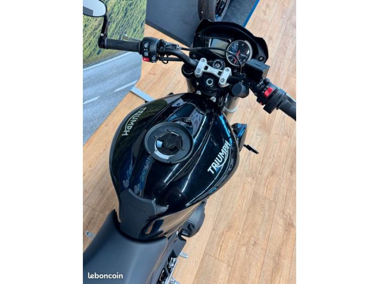 TRIUMPH STREET TRIPLE 660 S FULL