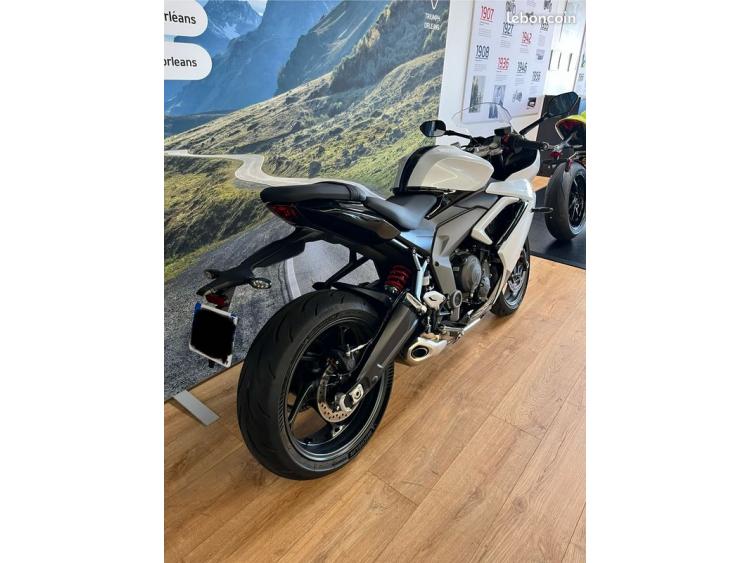 TRIUMPH DAYTONA 660 FULL